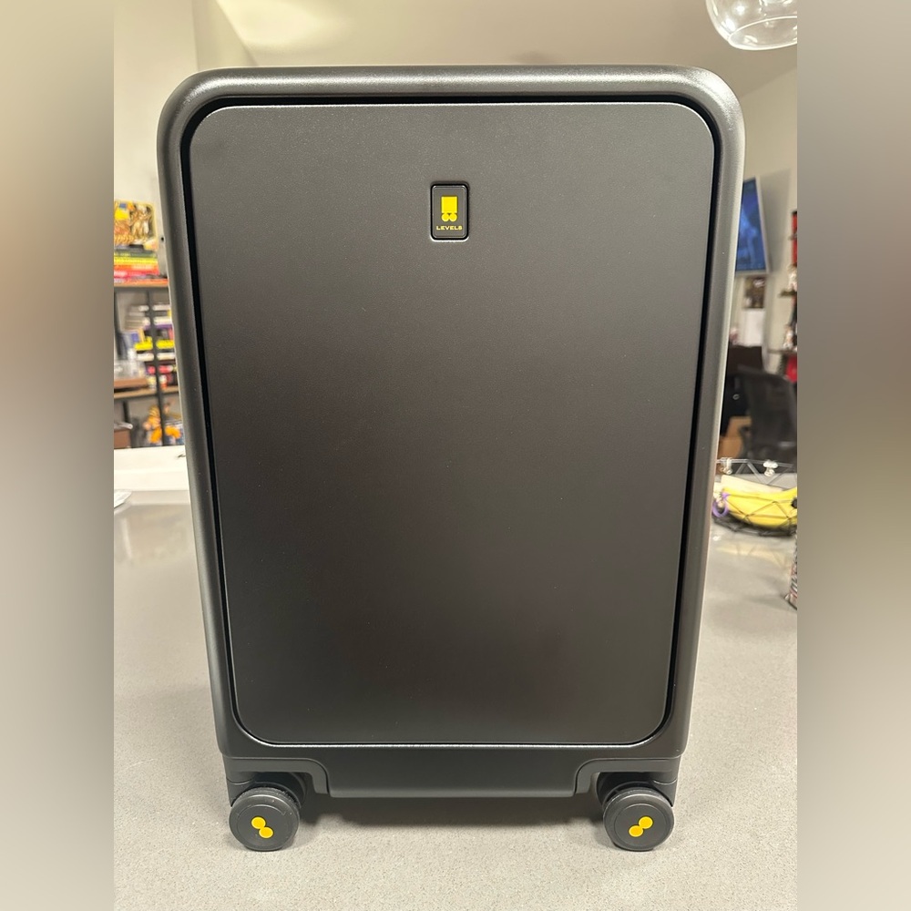 LEVEL8 Road Runner Pro 21” Carry On Luggage